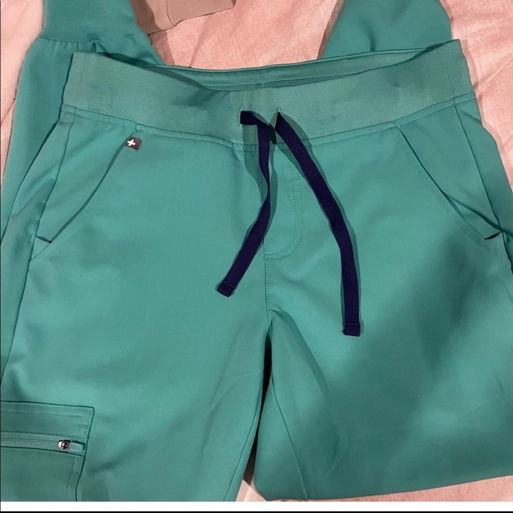 ISO medium or large surgical green figs tops any style